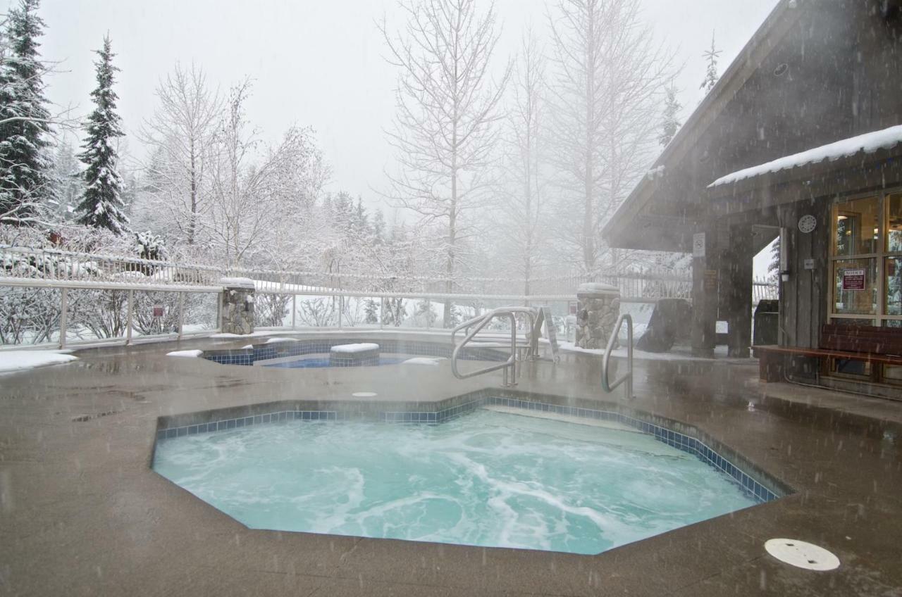 The Lookout Penthouse // A Luxe Suite In Whistler Buitenkant foto